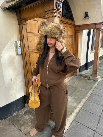 V2 LOOSE FIT OPEN HEM SWEATPANTS [BROWN]