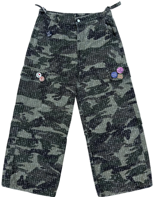 WIDE LEG CAMO DISTRESSED CONVERTIBLE PANTS / SHORTS